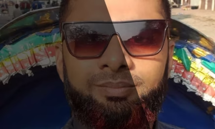 খোলা রিকশায়