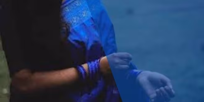দমবন্ধ হয়ে আসে
